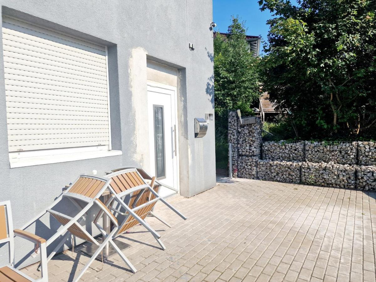 Gruppenfreundliches Apartment هيرتسوجيناوراخ المظهر الخارجي الصورة